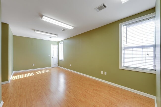 Building Photo - 129 Sunset Cir