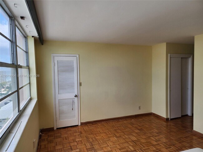 Building Photo - 3161 S Ocean Dr