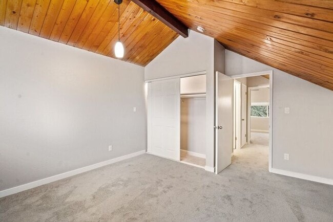 Building Photo - Beautiful Rustic-Style 1-bedroom Apartment...