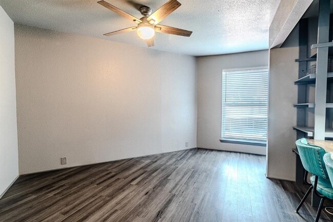 Building Photo - 3303 W Greenridge Dr