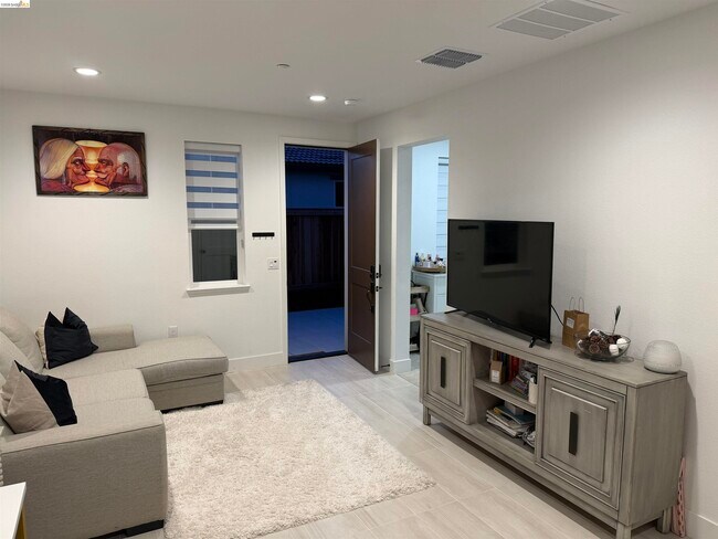 Building Photo - 451 Trellis Wy