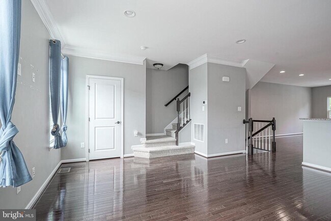 Building Photo - 1048 Regency Pl