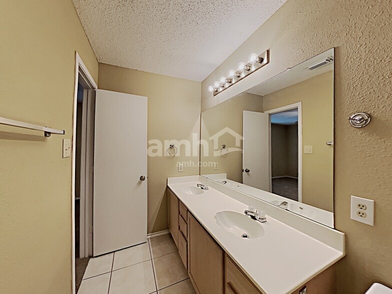 Building Photo - 10542 Westfield Pl