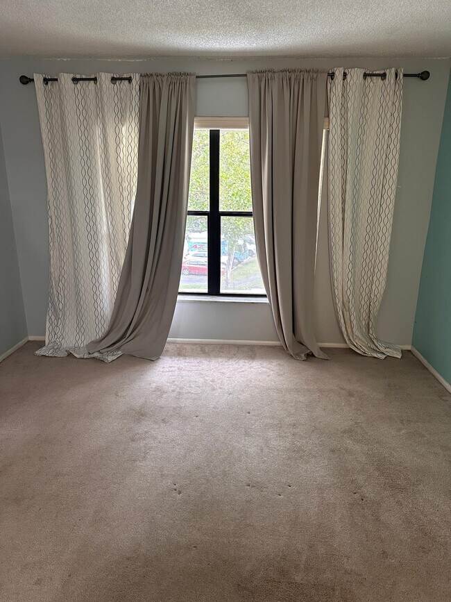 Building Photo - 3680 Inverrary Dr