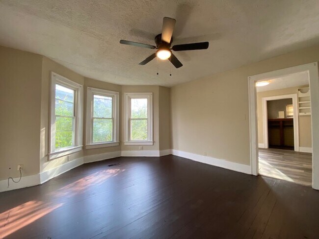 Building Photo - 1725/1727 W High St.