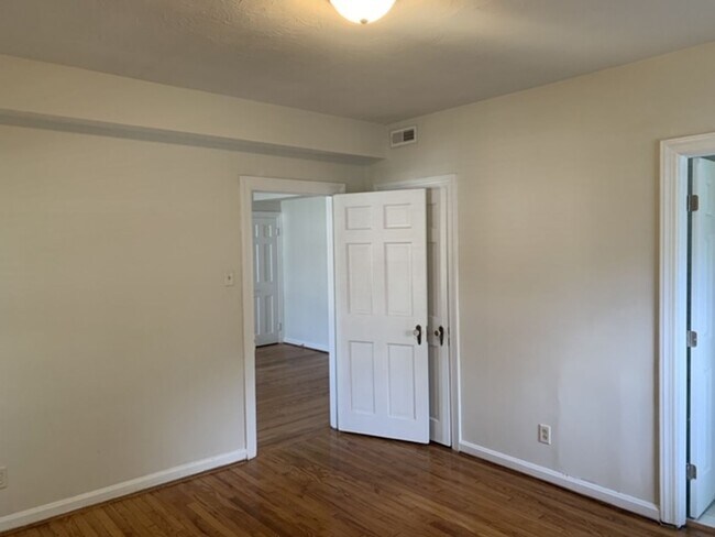 Building Photo - 2919 Victoria Ave