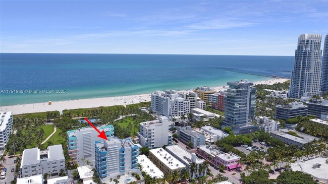 Building Photo - 225 Collins Ave