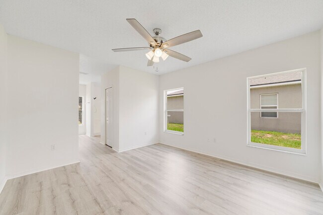 Building Photo - 566 Hummingbird Ct