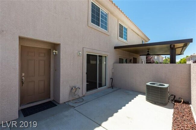 Building Photo - Charming 3-Bedroom Henderson Townhome
