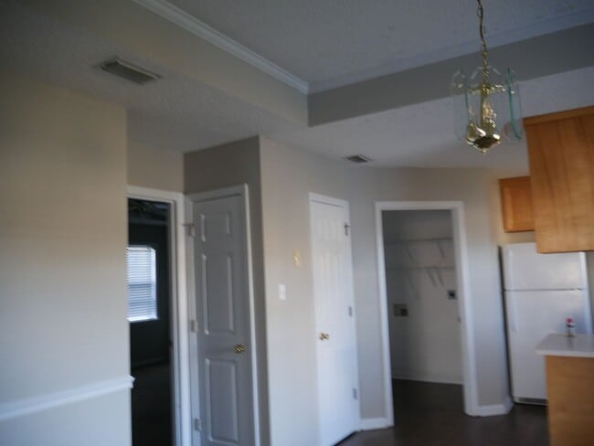 Building Photo - Three bedroom!