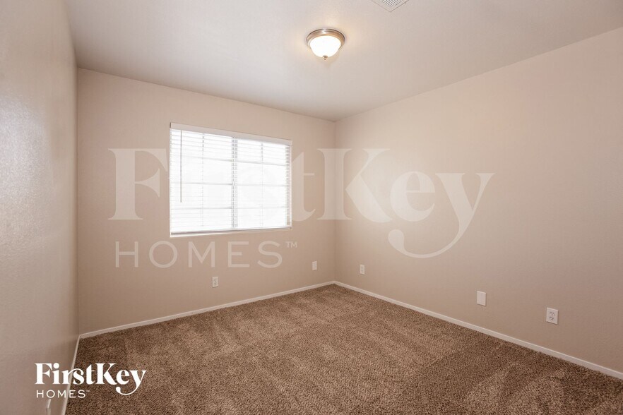 Building Photo - 9360 Willow Meadow Ct