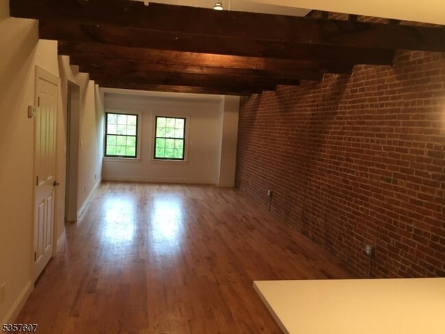 Primary Photo - 11 Union Pl