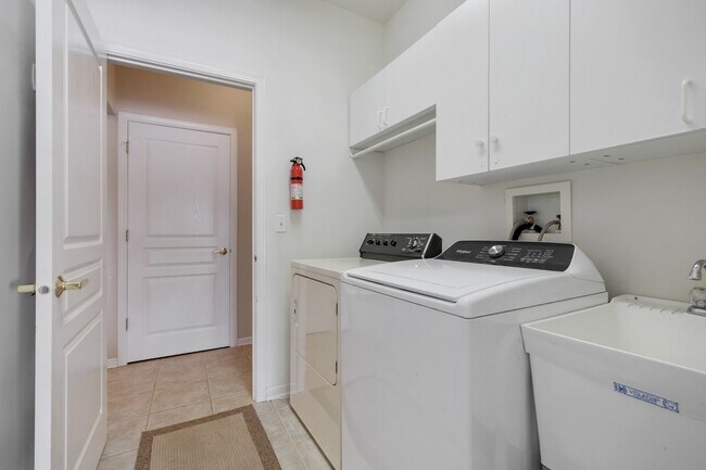 Building Photo - 12452 Wedgemere Dr