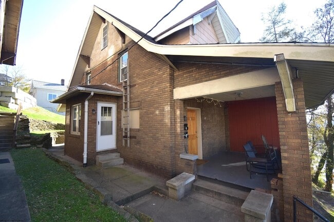 Building Photo - 662 Spruce St