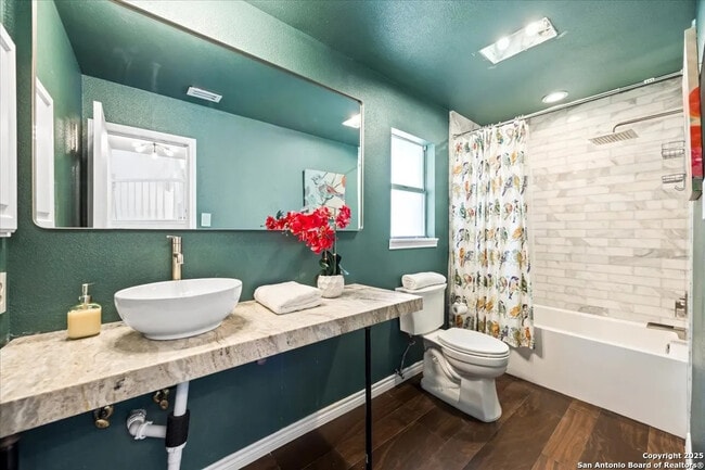 Building Photo - 10133 Sandyglen
