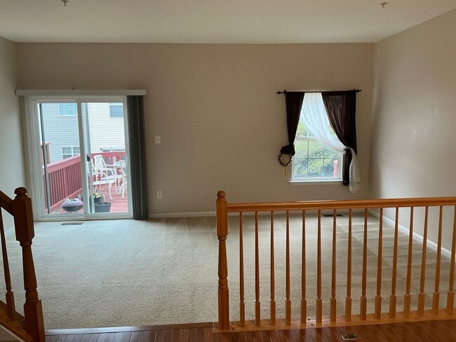 Building Photo - Very well maintained 3BR 2.5BA 3 level townhome located in the Milestone Community of Germantown