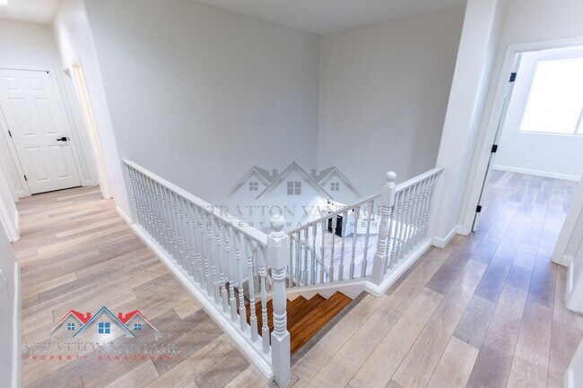 Building Photo - 14616 W Windward Ave