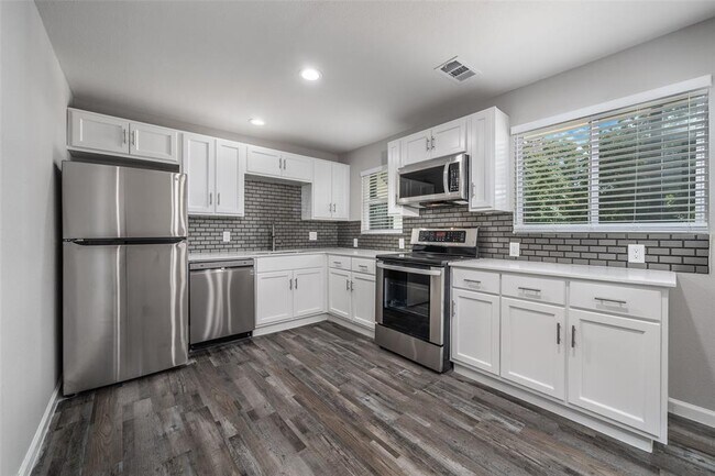 Building Photo - 4708 San Jacinto St