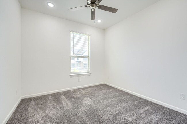 Building Photo - Luxurious Townhome in Frisco!