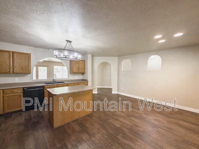 Building Photo - 955 Alton Dr