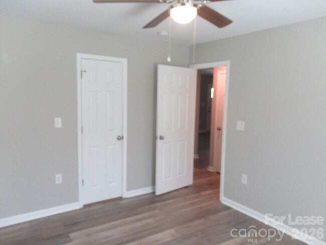 Building Photo - 405 Northbrook III School Rd