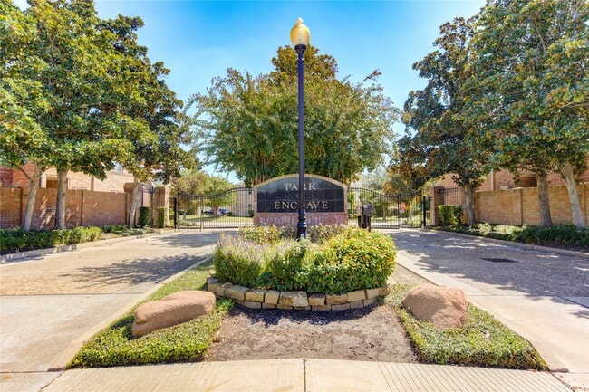 Building Photo - 1115 Enclave Square E