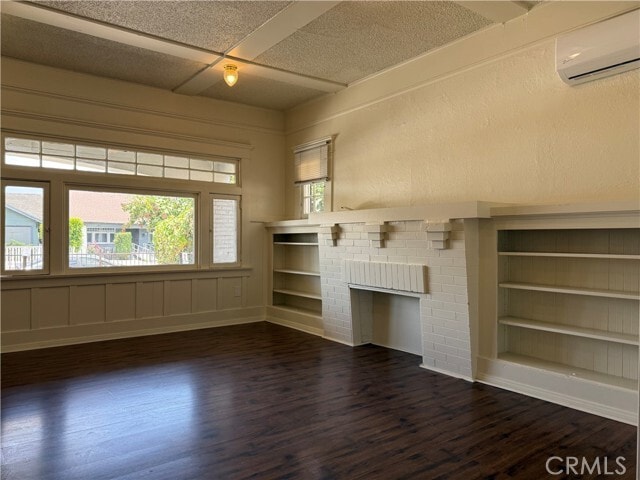 Building Photo - 860 W 56th