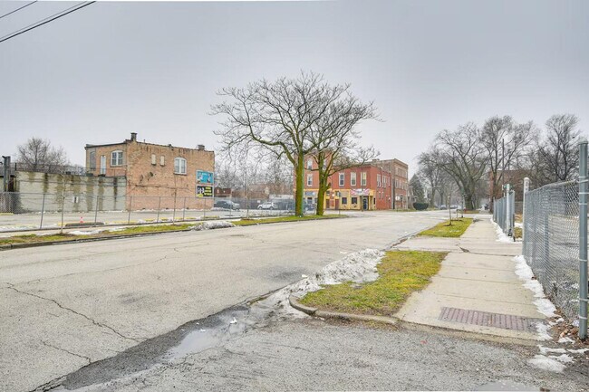 Building Photo - 7442 S Ingleside Ave