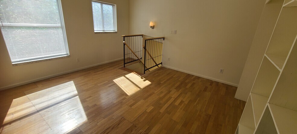 Building Photo - 817 Slate Ave NW