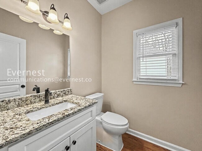 Building Photo - 3-Beds 3.5 Baths Spacious Home with Fenced Yard and Garage Parking