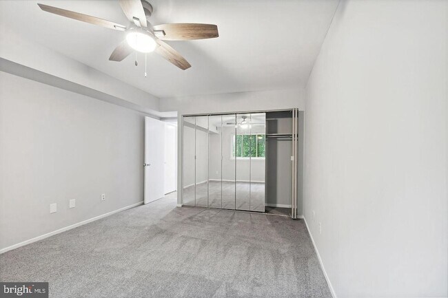 Building Photo - 1635 Parkcrest Cir