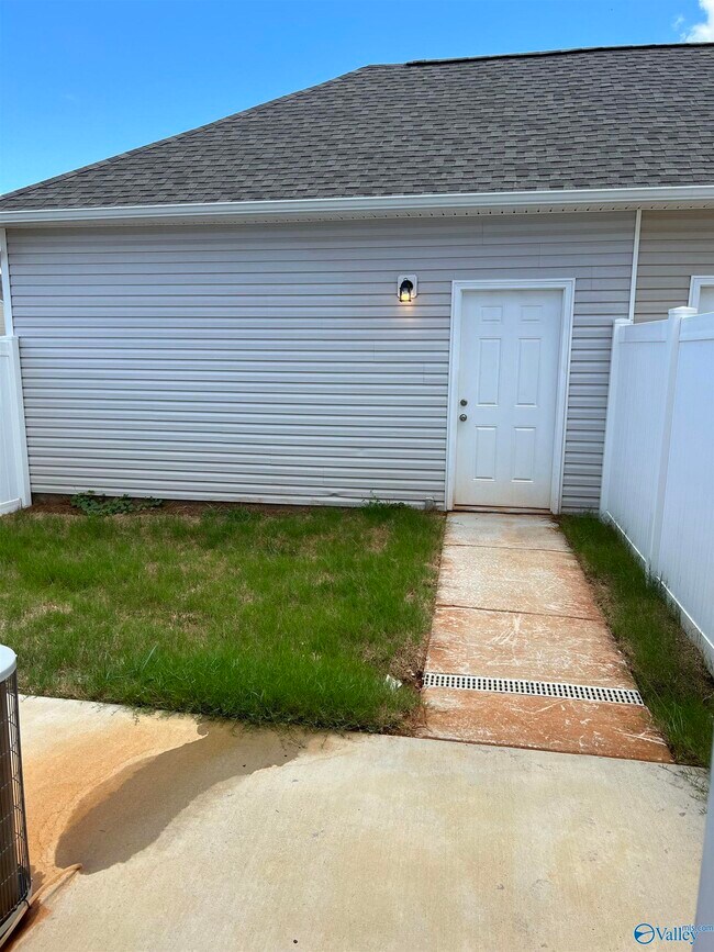 Building Photo - 407 Falls Pointe
