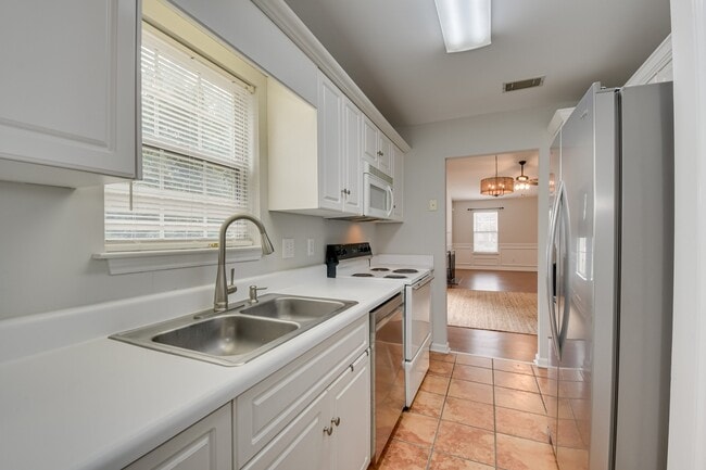 Building Photo - 2019 Hopetown Dr