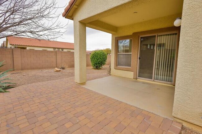 Building Photo - 831 W Calle Valenciana