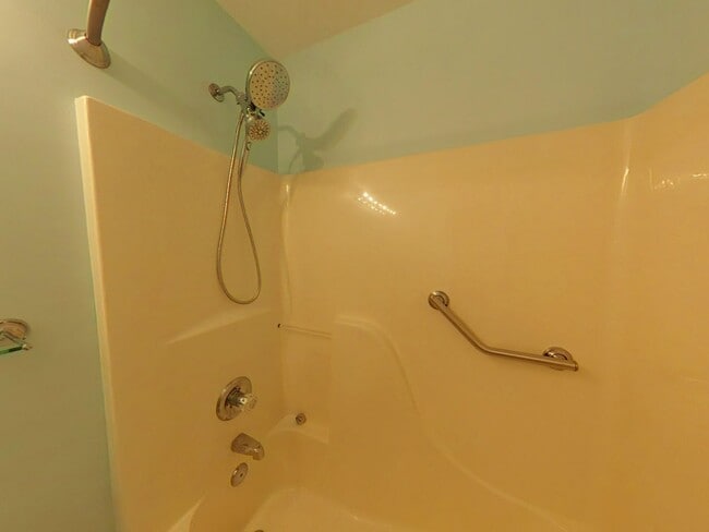 Building Photo - 3 Bedrooms, 2.5 Bathrooms Townhouse Rental in the Gables of York County