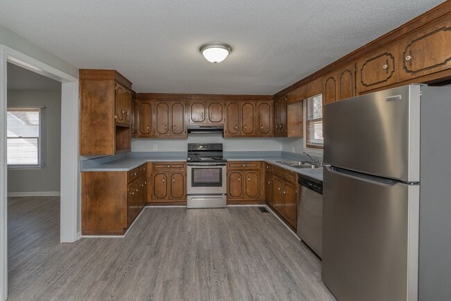 Building Photo - Updated 2 BD/ 2 BA home in Harrisburg avai...