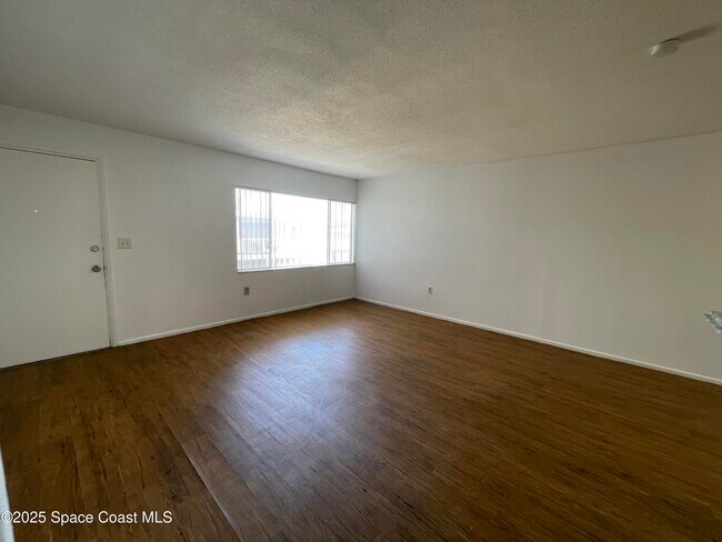 Building Photo - 800 N Fiske Blvd