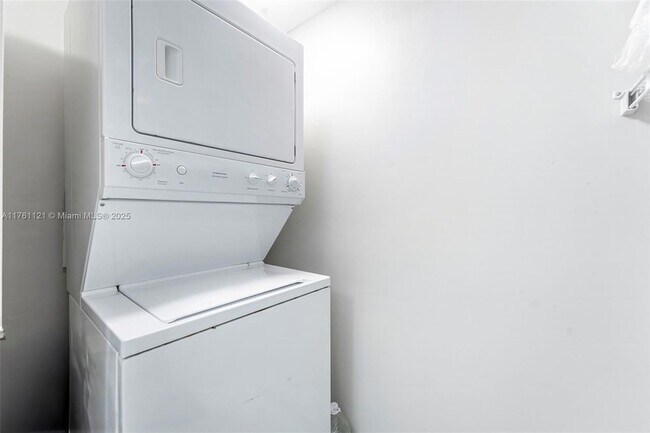 Building Photo - 16699 Collins Ave