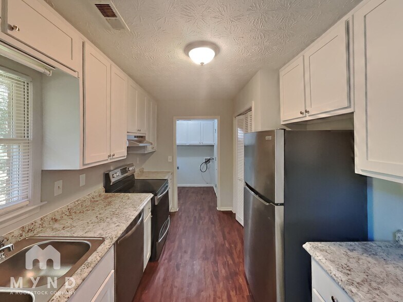 Building Photo - 65 Mountain View Cir