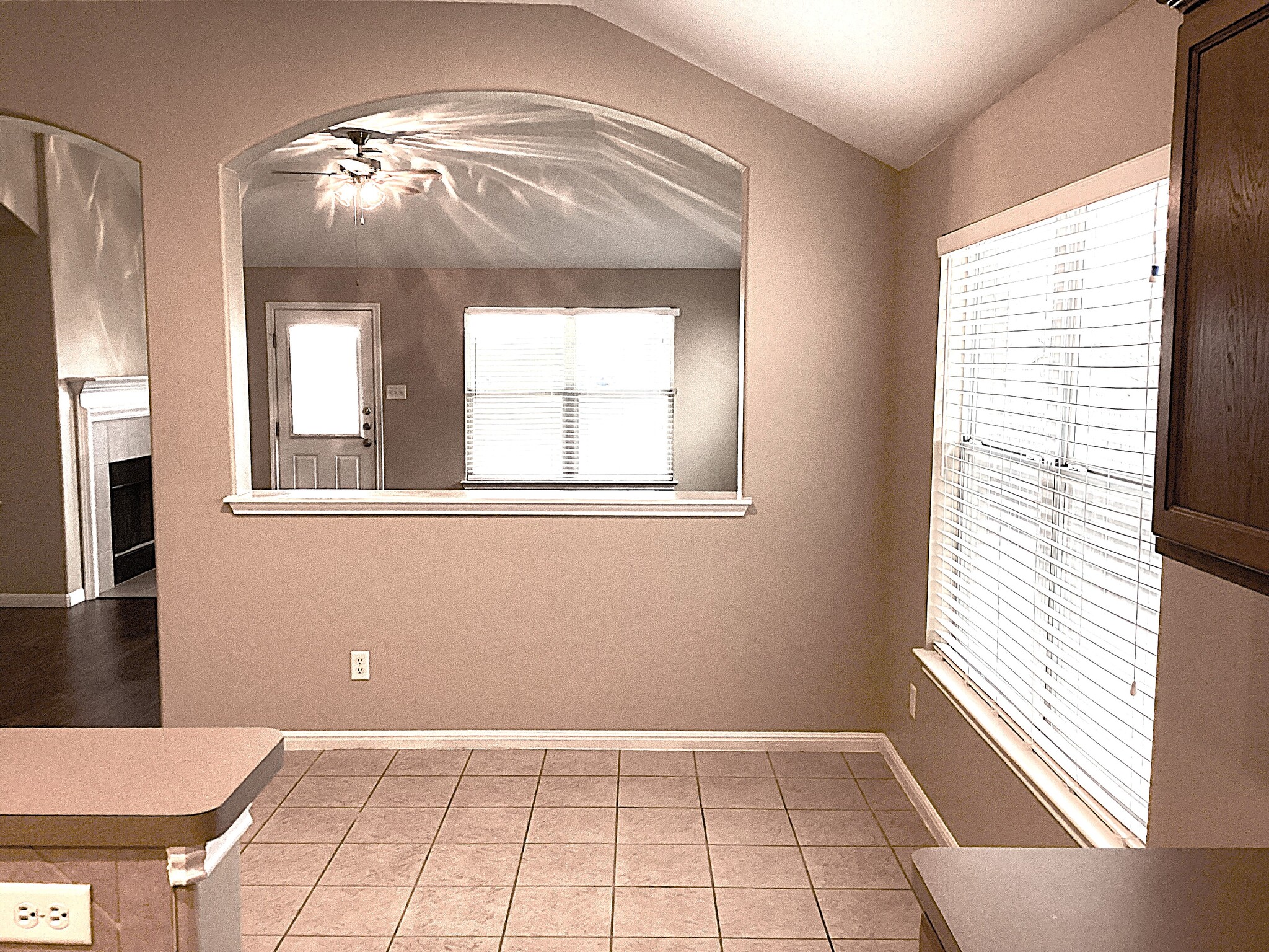 Building Photo - 18505 Sandy Bottom Dr