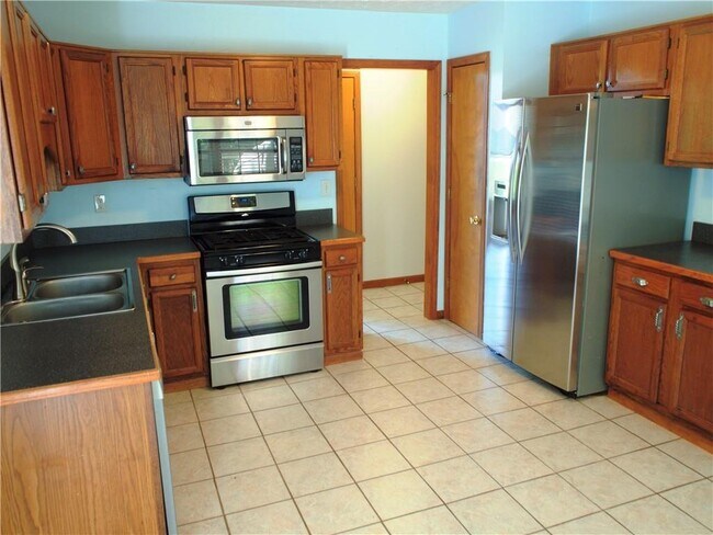 Building Photo - 4865 Camberbridge Dr