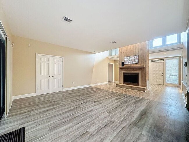 Building Photo - Exquisite Lake County Home with Lake Harris Views