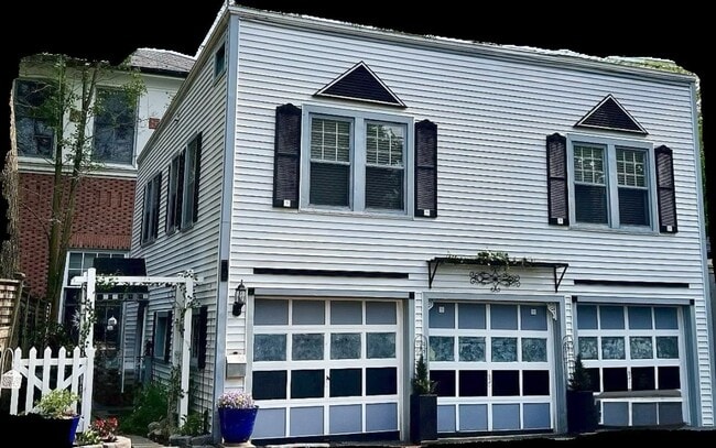 Building Photo - 389 E Deerpath Rd