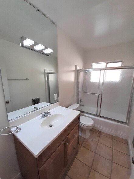 Building Photo - 14804 Dickens St