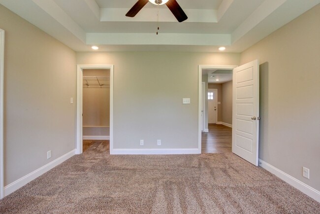 Building Photo - Sharp 3 bed 2 Bath Close To Ft Campbell