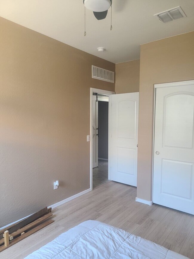 Building Photo - 3 Bedroom, 2 Bath Home Available 08/01/25!!