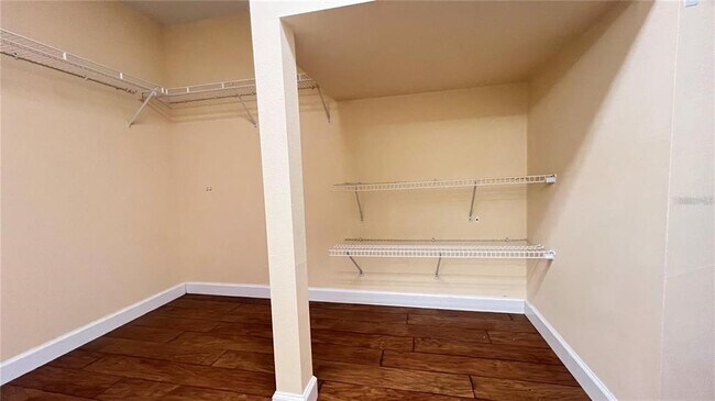 Building Photo - 934 Westpark Dr