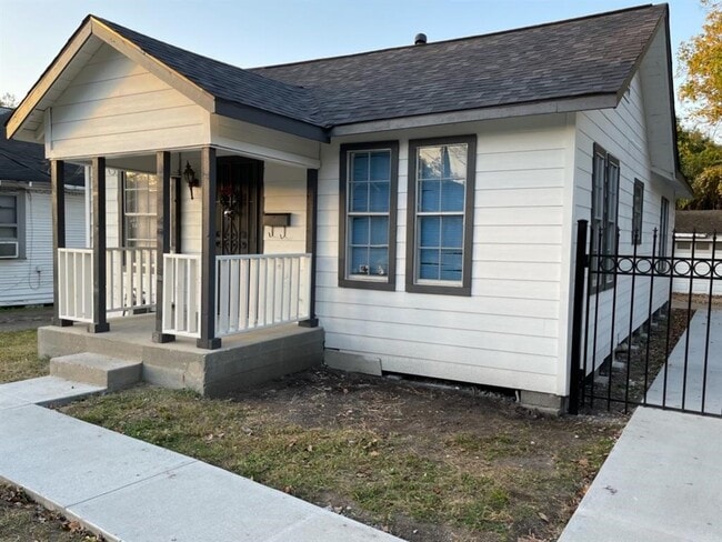 Building Photo - 827 Booth St