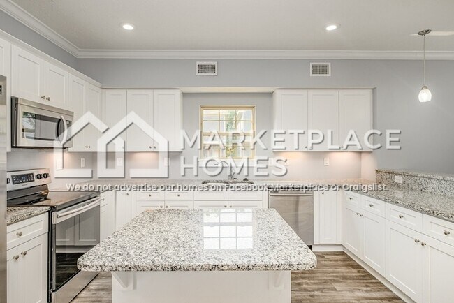 Building Photo - 151 Laurel Way