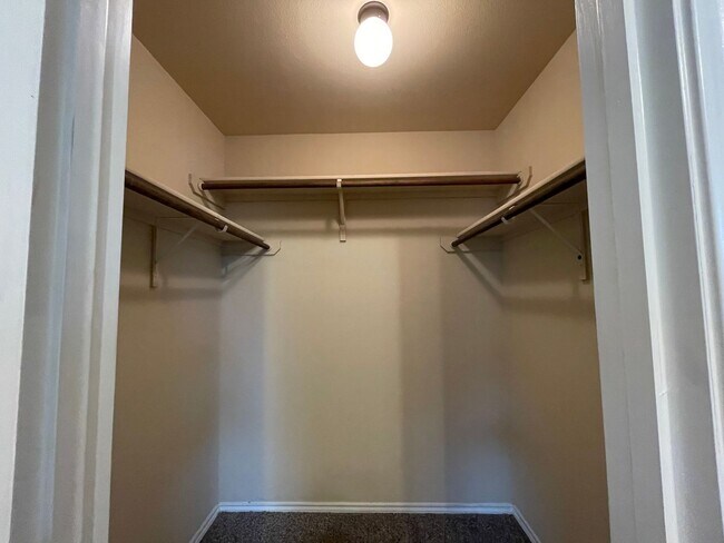 Building Photo - Townhome for rent